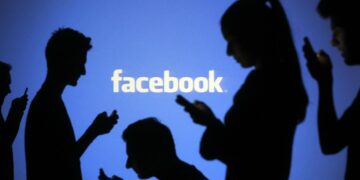 Facebook иска да знае с кои приятели искате да имате „романтични отношения“