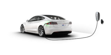 Tesla харчи по 480 000 долара на час