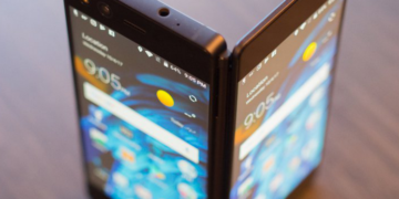 Huawei, Oppo и Samsung вече работят над сгъваеми смартфони