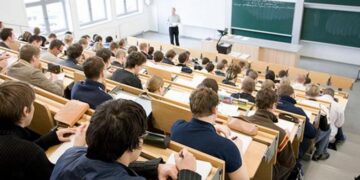 Отпускат финансови помощи на студентите ,заради скъпият ток